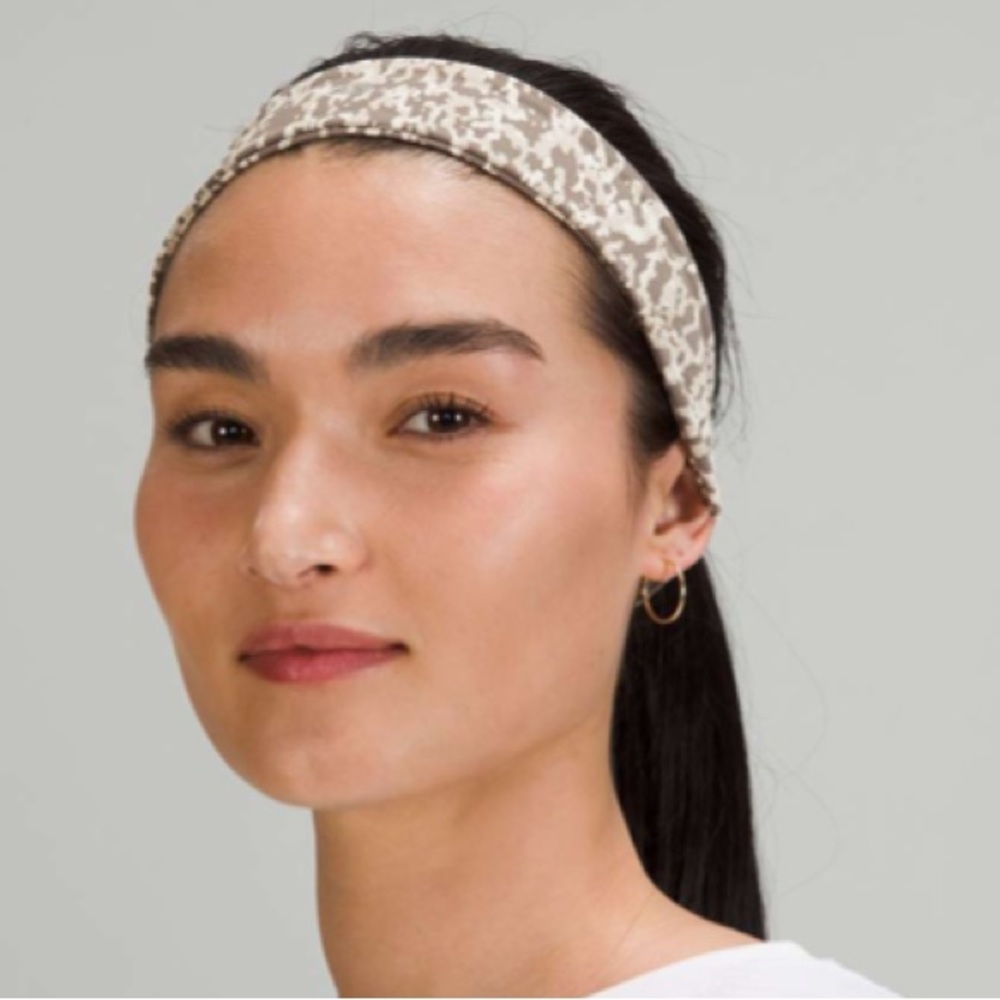 Lululemon Fly Away Tamer Headband NWT Color LCWO Camo White Luxtreme Fabric O/S